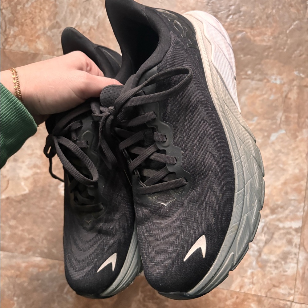 Hoka Arahi 6